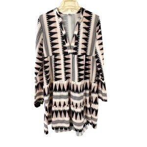 🍒 2/$20 🍒 Black and White Boho Tribal Print Long Sleeve Dress